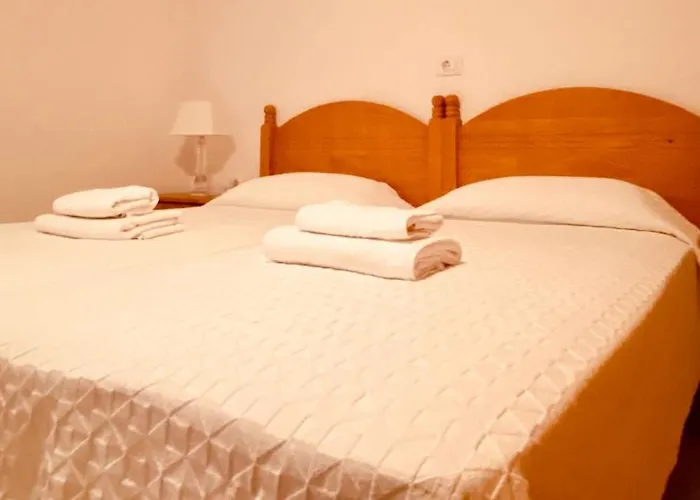 Comfortable Flat Close To The דירה